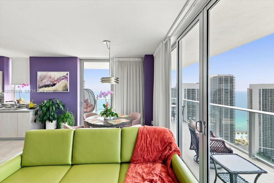 For Sale: $895,000 (2 beds, 2 baths, 1060 Square Feet)