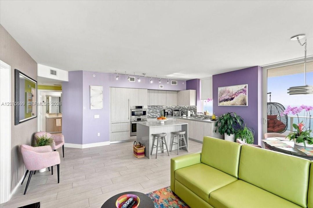 For Sale: $895,000 (2 beds, 2 baths, 1060 Square Feet)