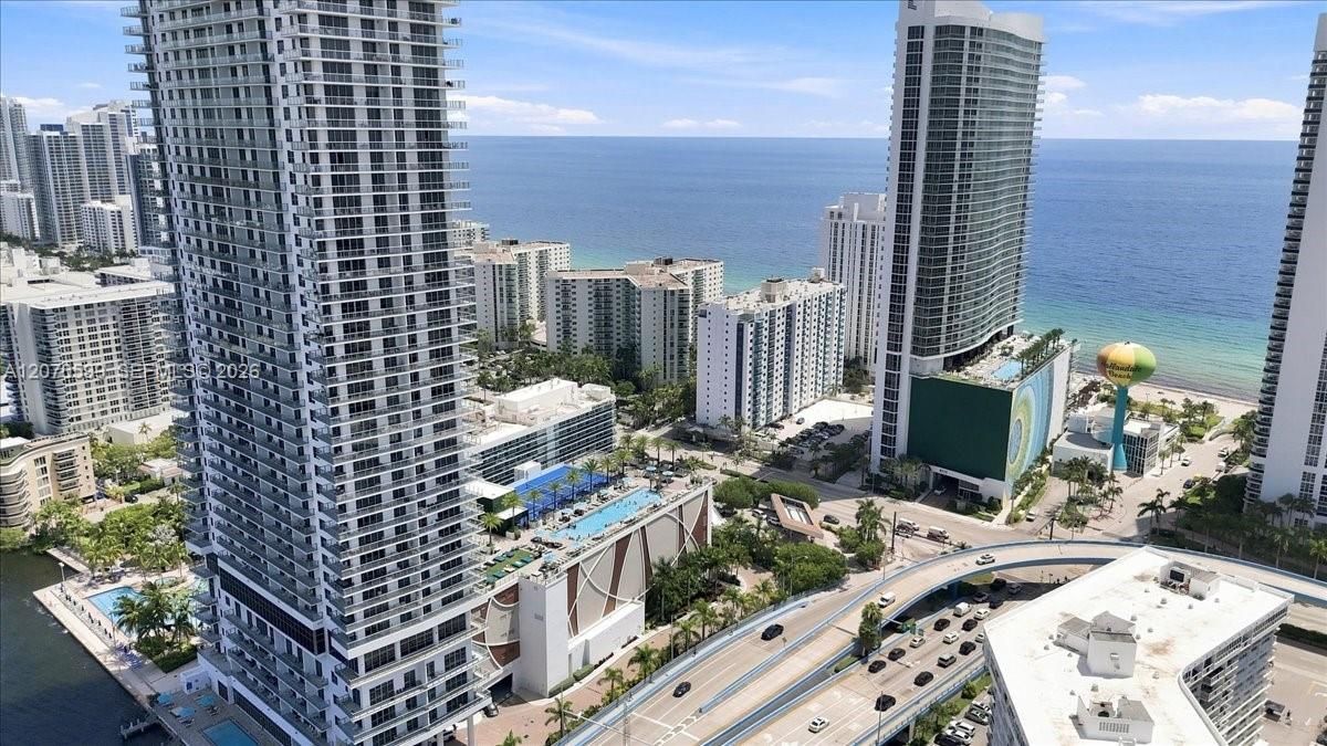For Sale: $895,000 (2 beds, 2 baths, 1060 Square Feet)