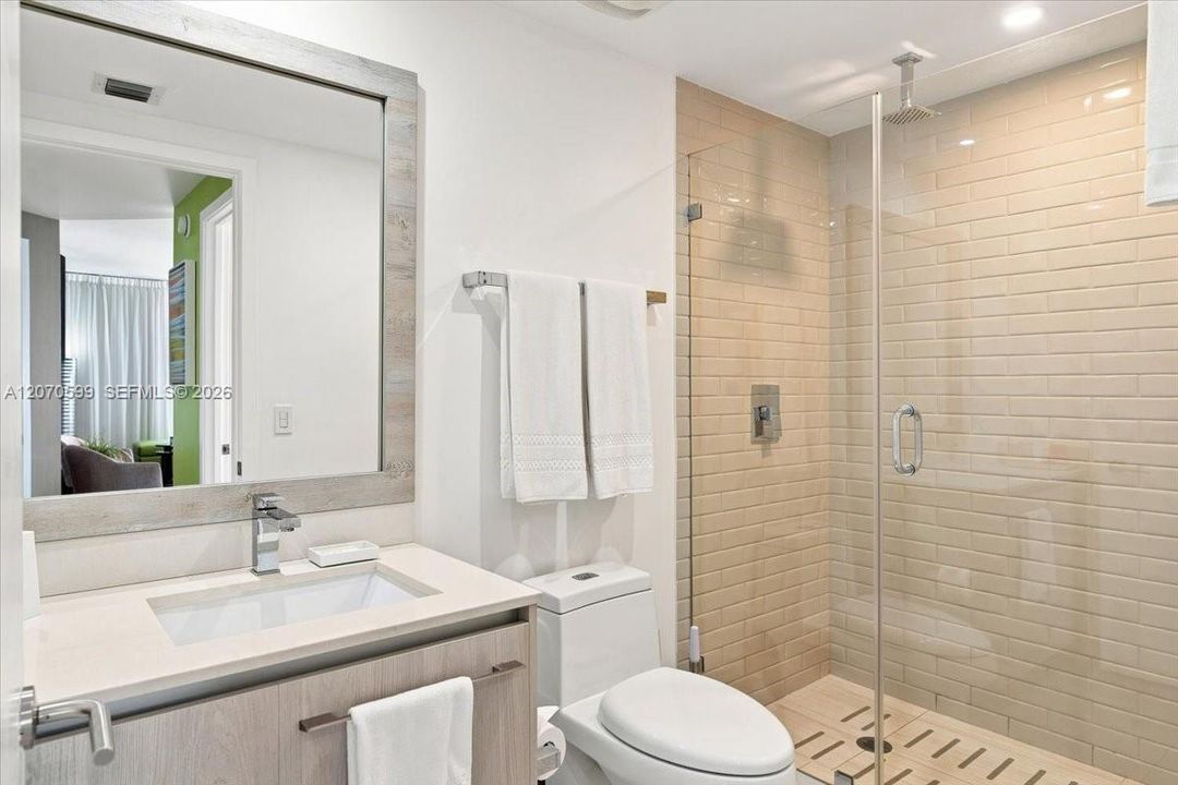 For Sale: $895,000 (2 beds, 2 baths, 1060 Square Feet)