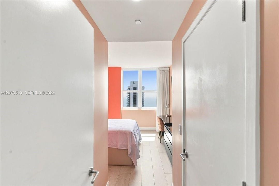 For Sale: $895,000 (2 beds, 2 baths, 1060 Square Feet)