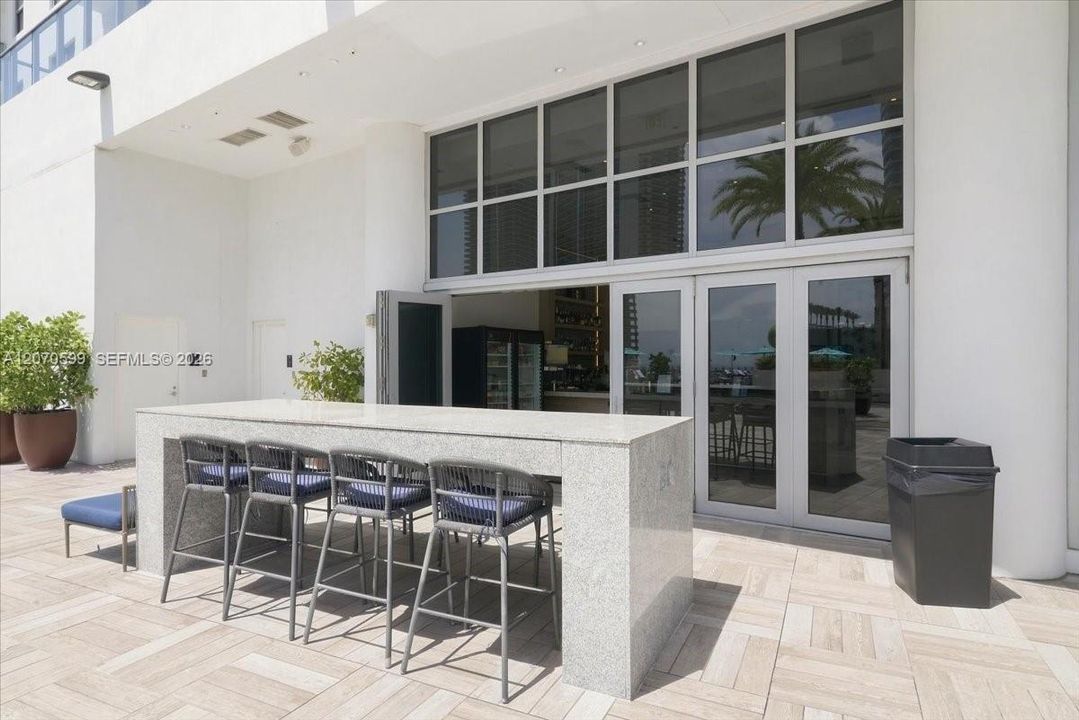 For Sale: $895,000 (2 beds, 2 baths, 1060 Square Feet)
