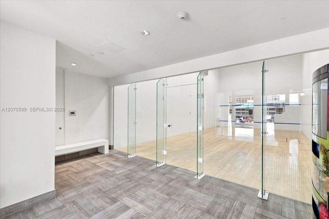 For Sale: $895,000 (2 beds, 2 baths, 1060 Square Feet)