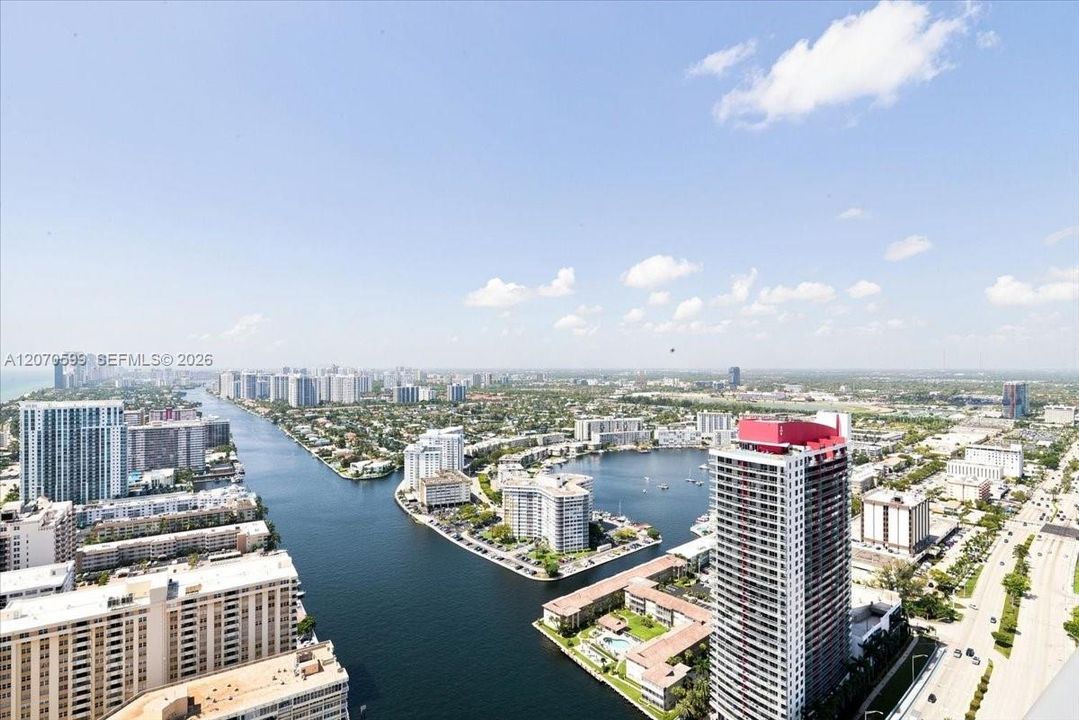 For Sale: $895,000 (2 beds, 2 baths, 1060 Square Feet)