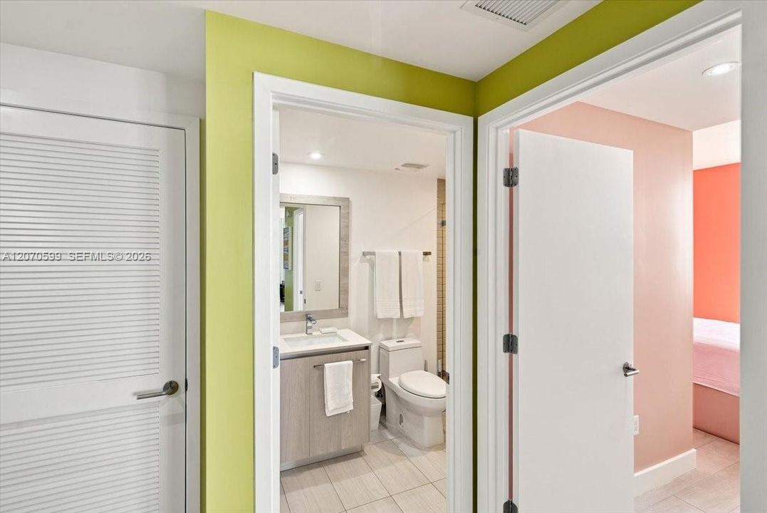 For Sale: $895,000 (2 beds, 2 baths, 1060 Square Feet)