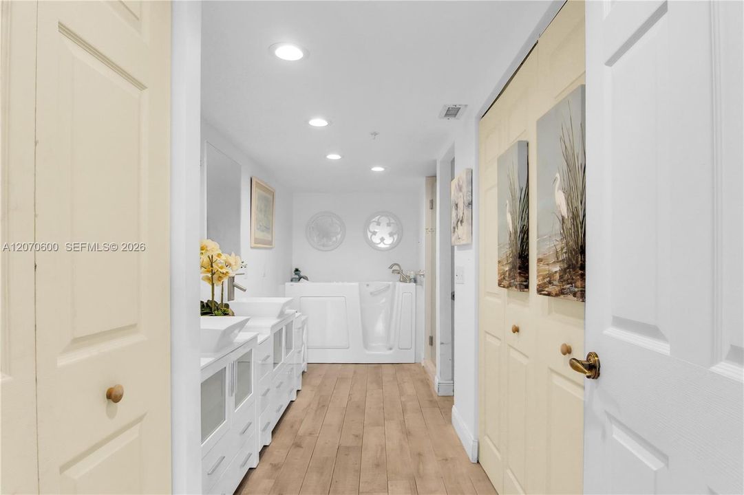 For Sale: $649,900 (2 beds, 2 baths, 1787 Square Feet)