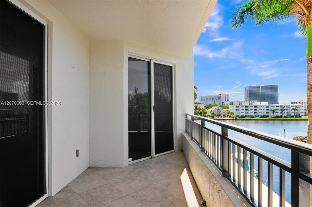 For Sale: $649,900 (2 beds, 2 baths, 1787 Square Feet)