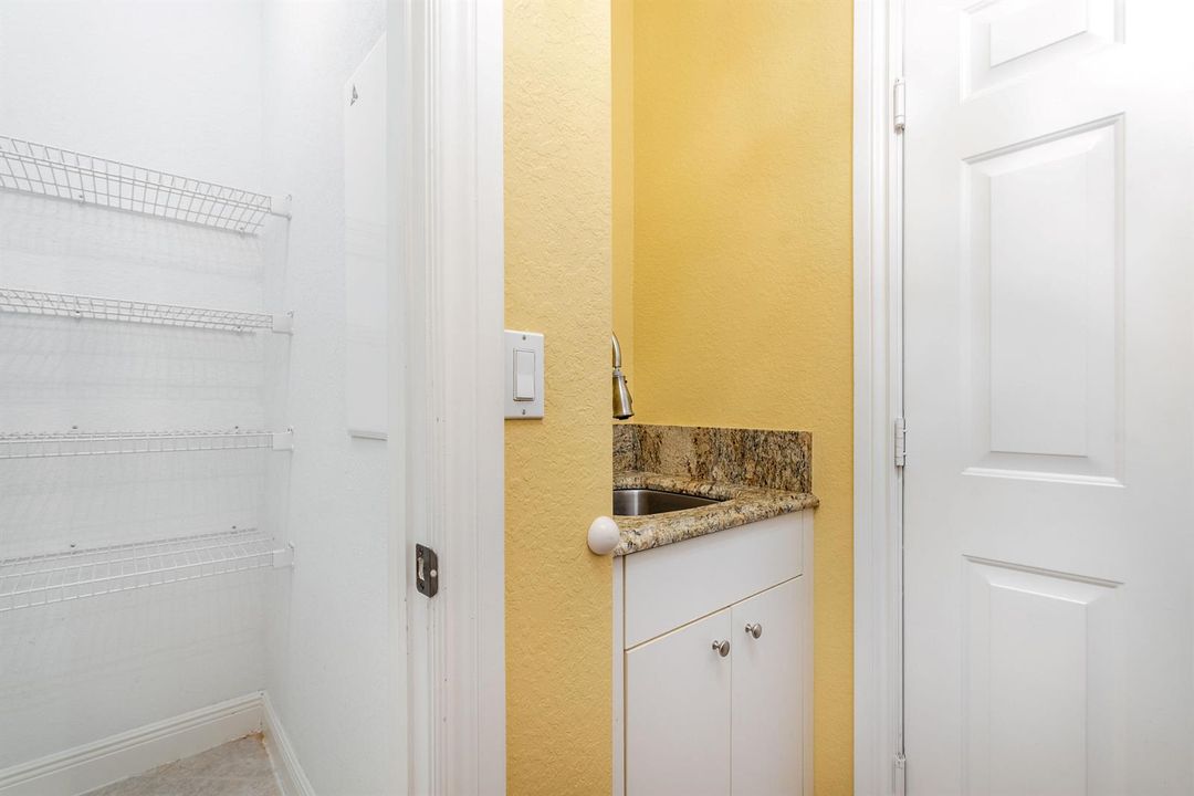 112IsolaCirRoyalPalmBeach-13