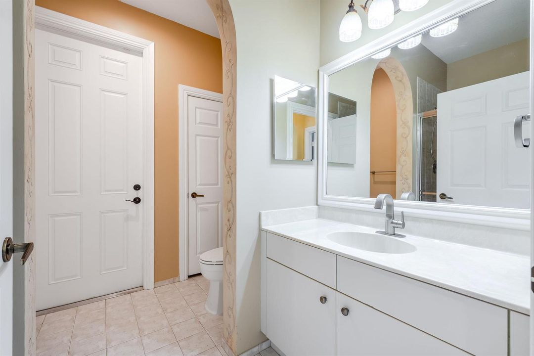 112IsolaCirRoyalPalmBeach-17