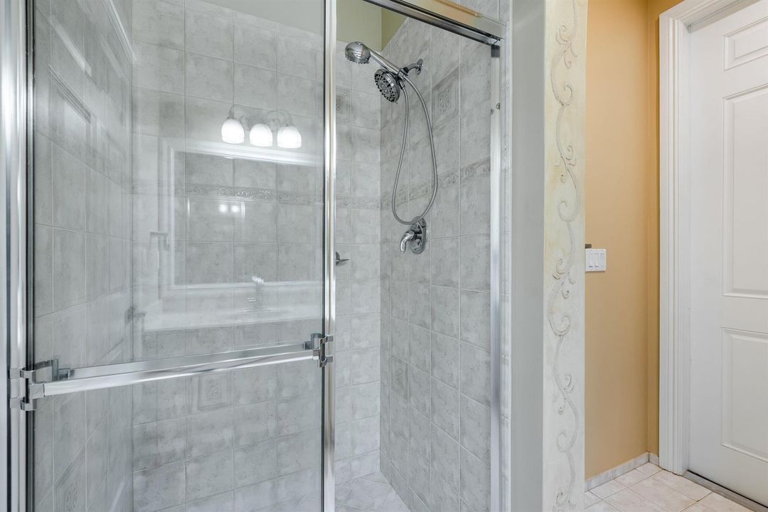 112IsolaCirRoyalPalmBeach-18