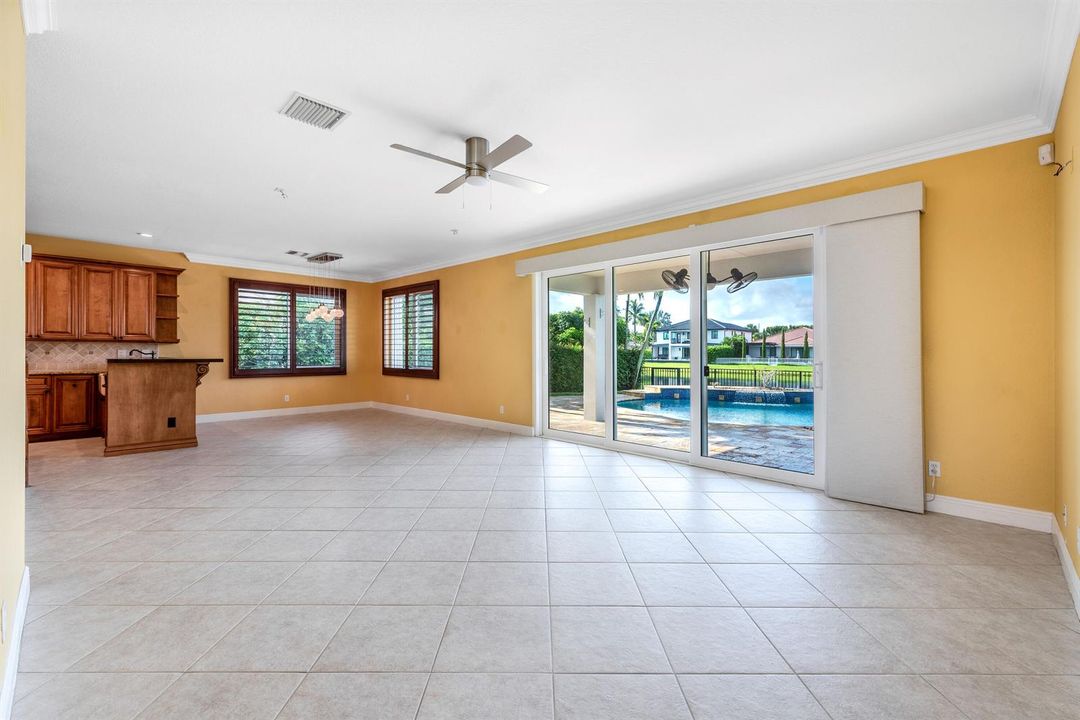 112IsolaCirRoyalPalmBeach-11