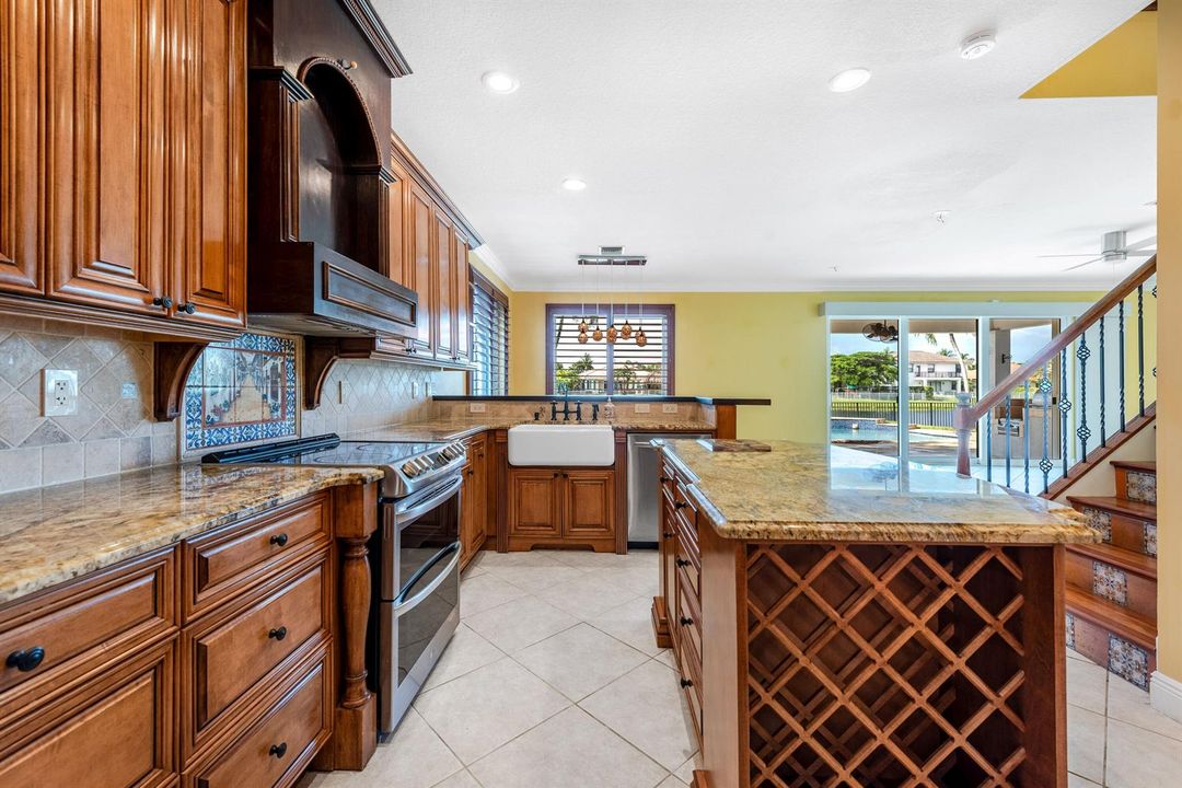 112IsolaCirRoyalPalmBeach-8