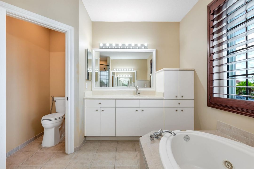 112IsolaCirRoyalPalmBeach-25