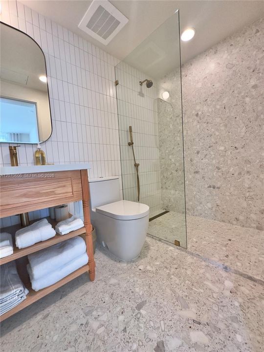 For Rent: $39,500 (6 beds, 6 baths, 3600 Square Feet)