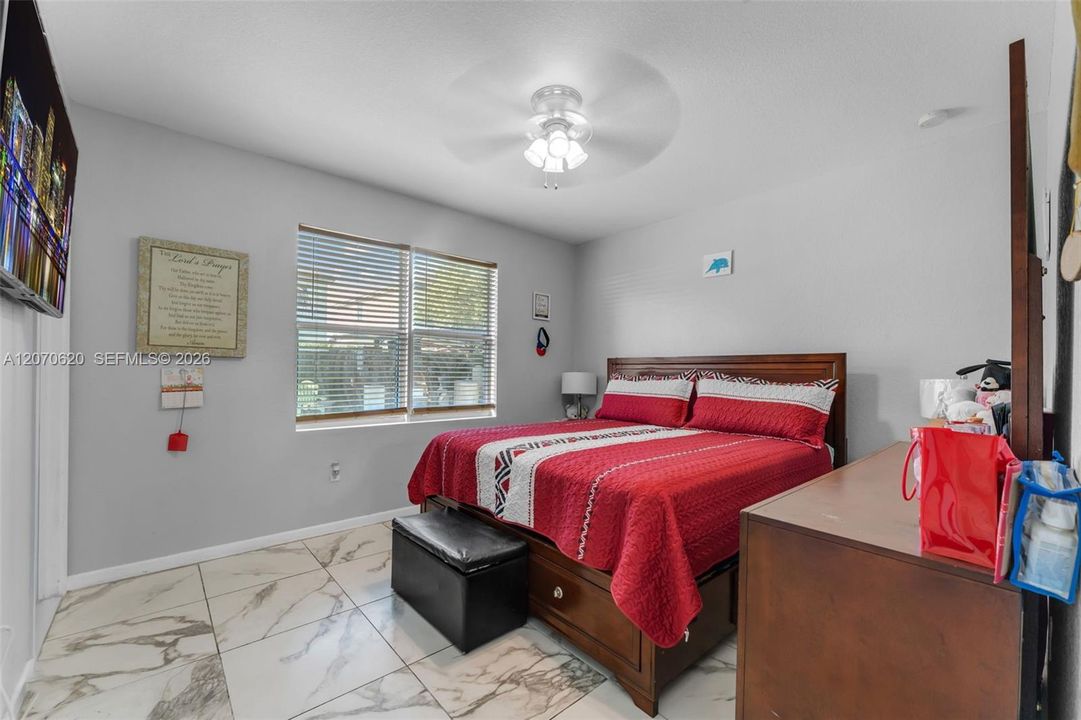 En Venta: $490,000 (4 camas, 2 baños, 1595 Pies cuadrados)