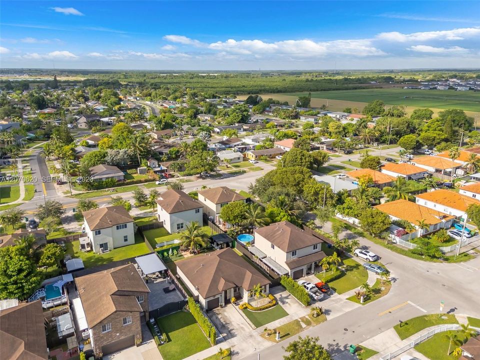 En Venta: $490,000 (4 camas, 2 baños, 1595 Pies cuadrados)