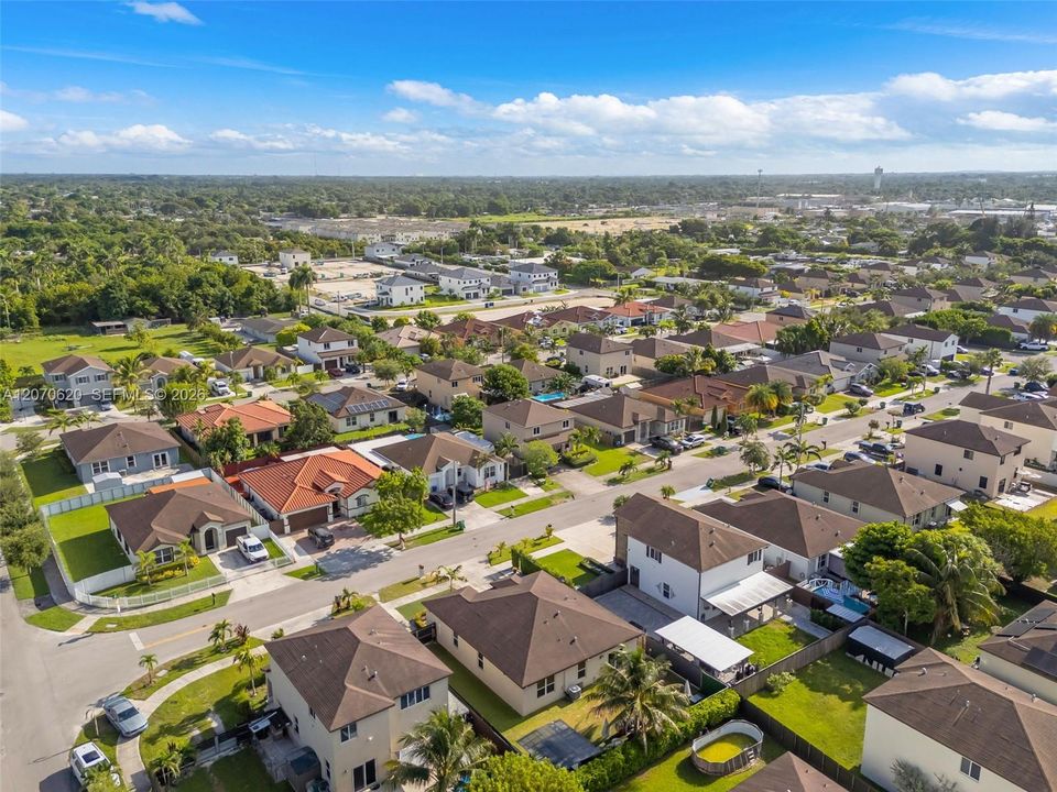 En Venta: $490,000 (4 camas, 2 baños, 1595 Pies cuadrados)