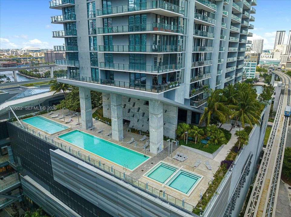For Rent: $8,500 (3 beds, 3 baths, 1660 Square Feet)