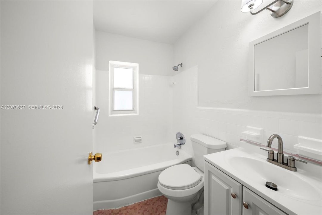 For Rent: $3,495 (2 beds, 1 baths, 967 Square Feet)