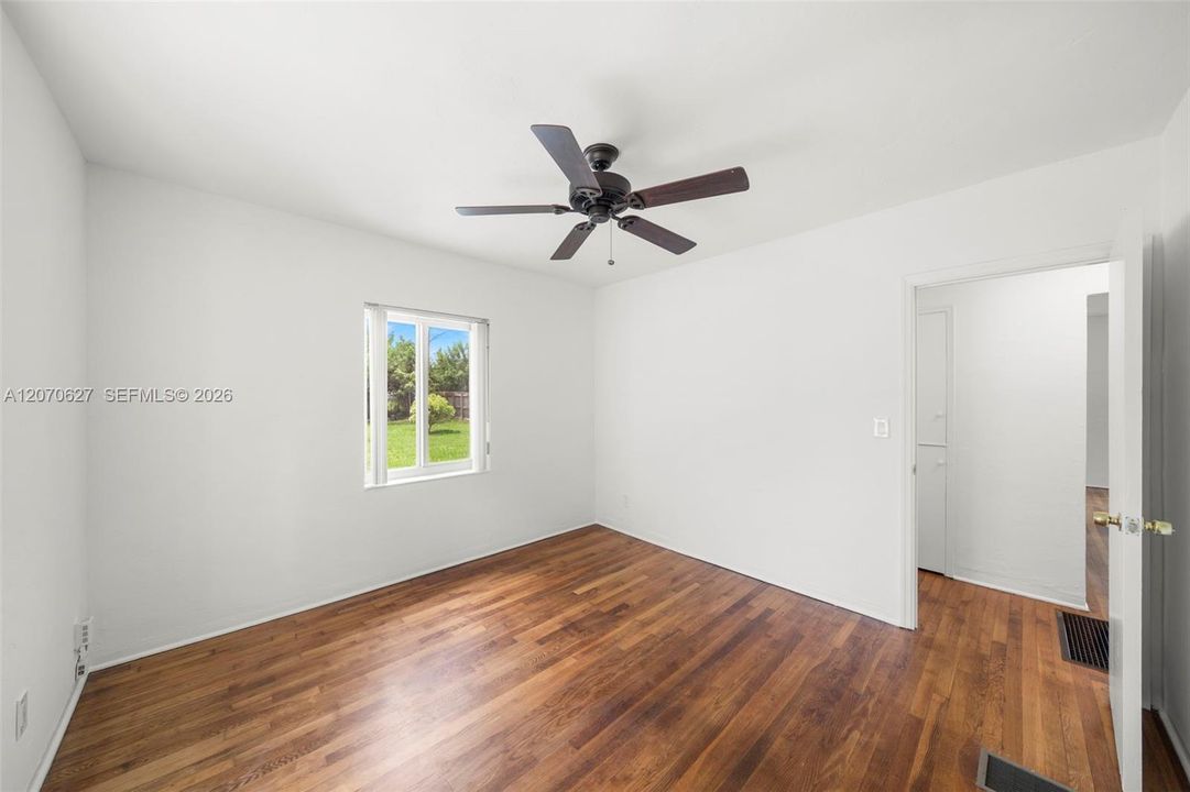For Rent: $3,495 (2 beds, 1 baths, 967 Square Feet)