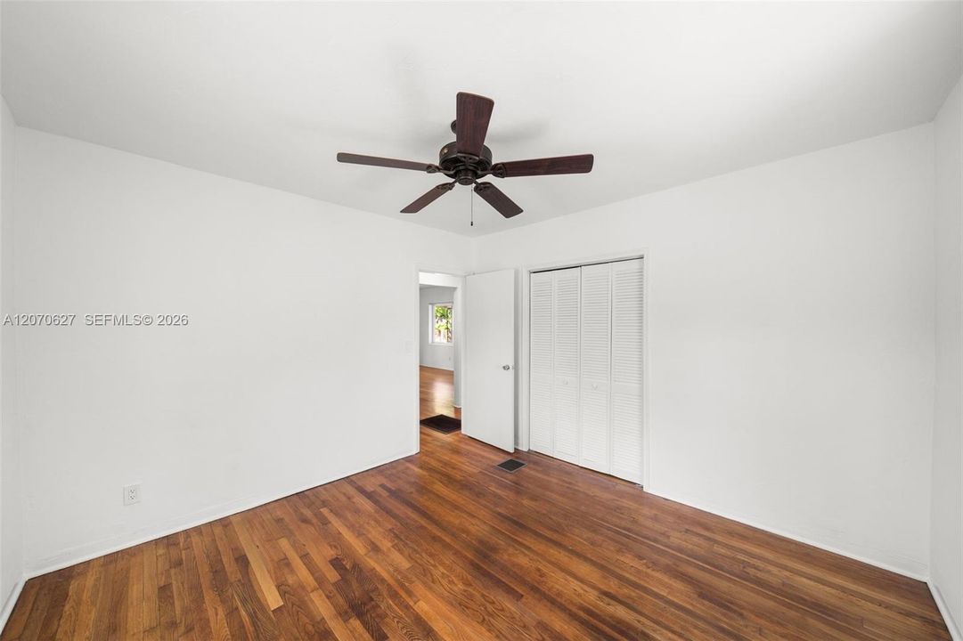 For Rent: $3,495 (2 beds, 1 baths, 967 Square Feet)