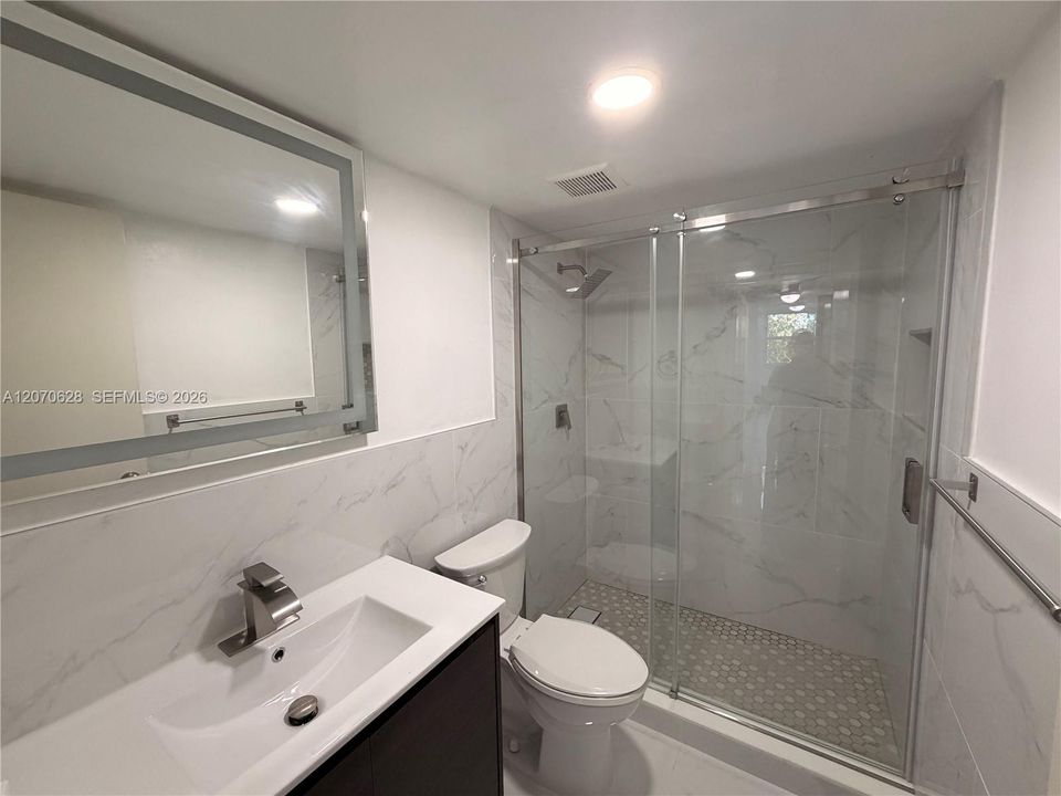 For Rent: $1,800 (1 beds, 1 baths, 960 Square Feet)