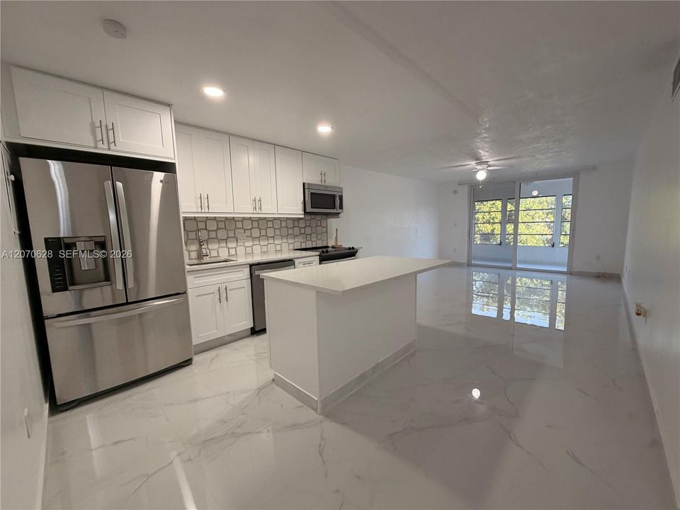 For Rent: $1,800 (1 beds, 1 baths, 960 Square Feet)