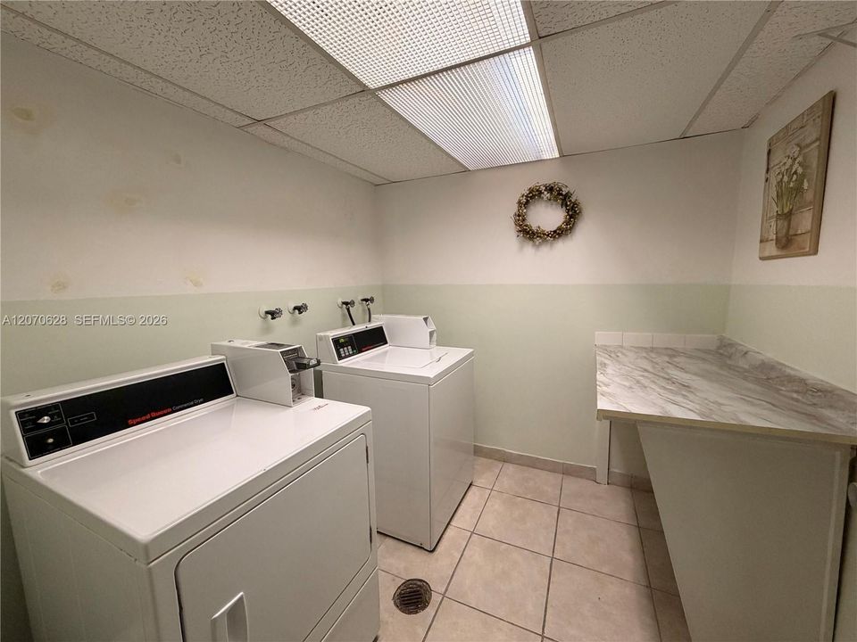 For Rent: $1,800 (1 beds, 1 baths, 960 Square Feet)