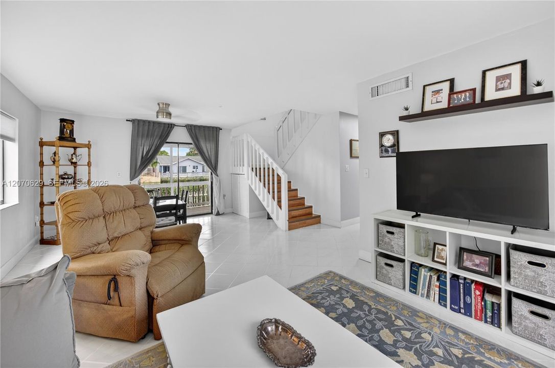 For Sale: $748,817 (4 beds, 3 baths, 1940 Square Feet)