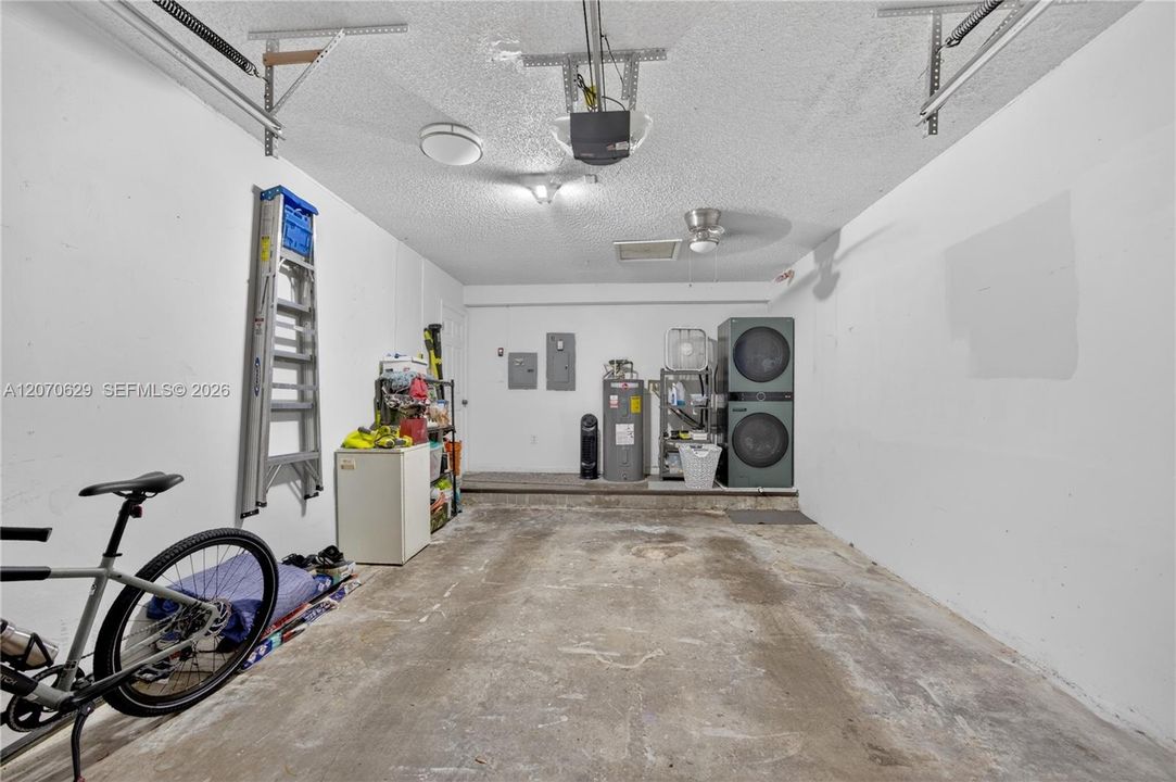 For Sale: $748,817 (4 beds, 3 baths, 1940 Square Feet)