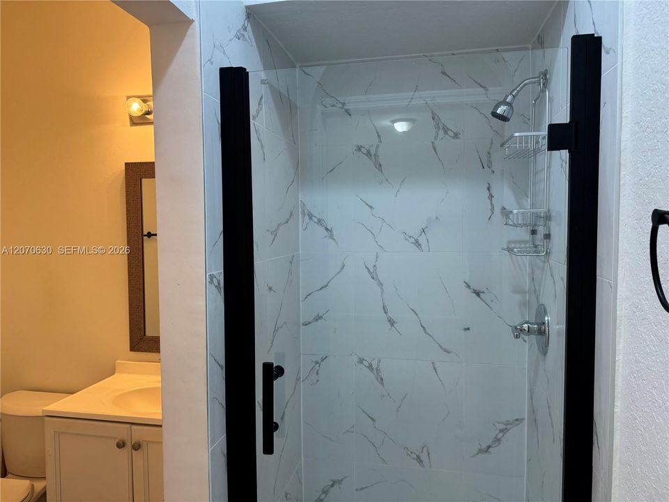 Full bathroom - 1st floor