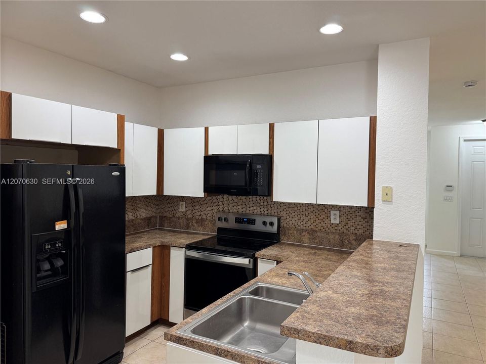 For Rent: $2,800 (4 beds, 3 baths, 1850 Square Feet)