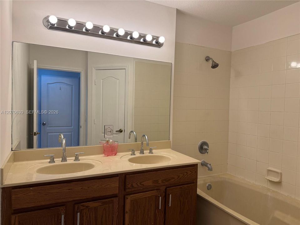 For Rent: $2,800 (4 beds, 3 baths, 1850 Square Feet)