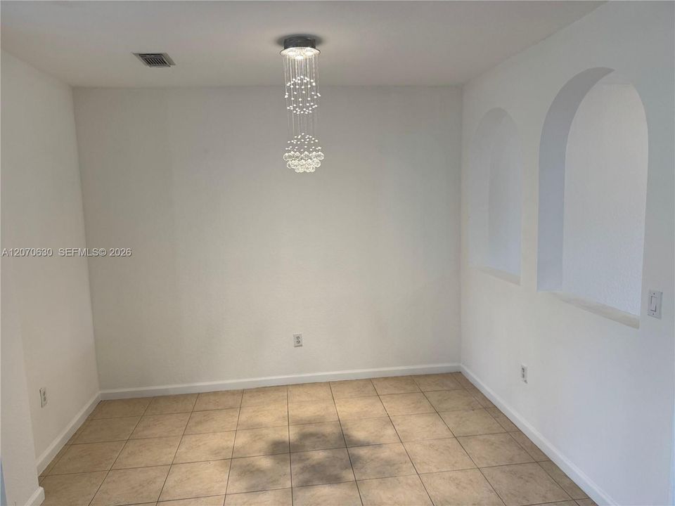 For Rent: $2,800 (4 beds, 3 baths, 1850 Square Feet)
