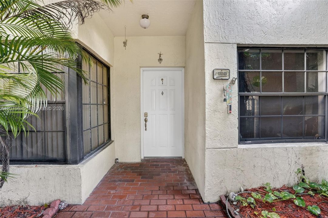 For Sale: $320,000 (3 beds, 2 baths, 1233 Square Feet)