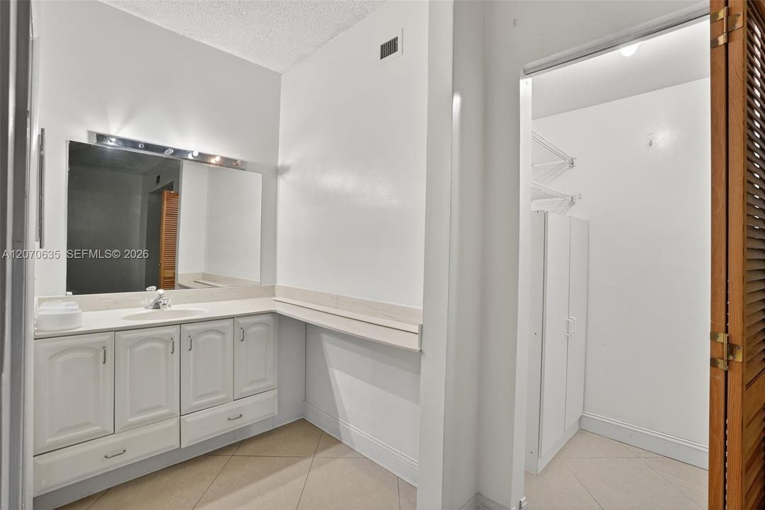 For Sale: $320,000 (3 beds, 2 baths, 1233 Square Feet)