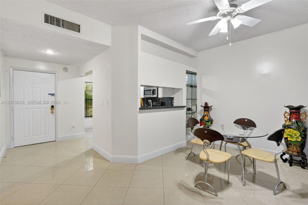 For Sale: $320,000 (3 beds, 2 baths, 1233 Square Feet)