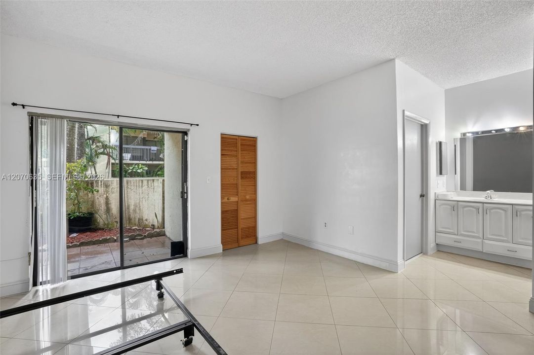 For Sale: $320,000 (3 beds, 2 baths, 1233 Square Feet)