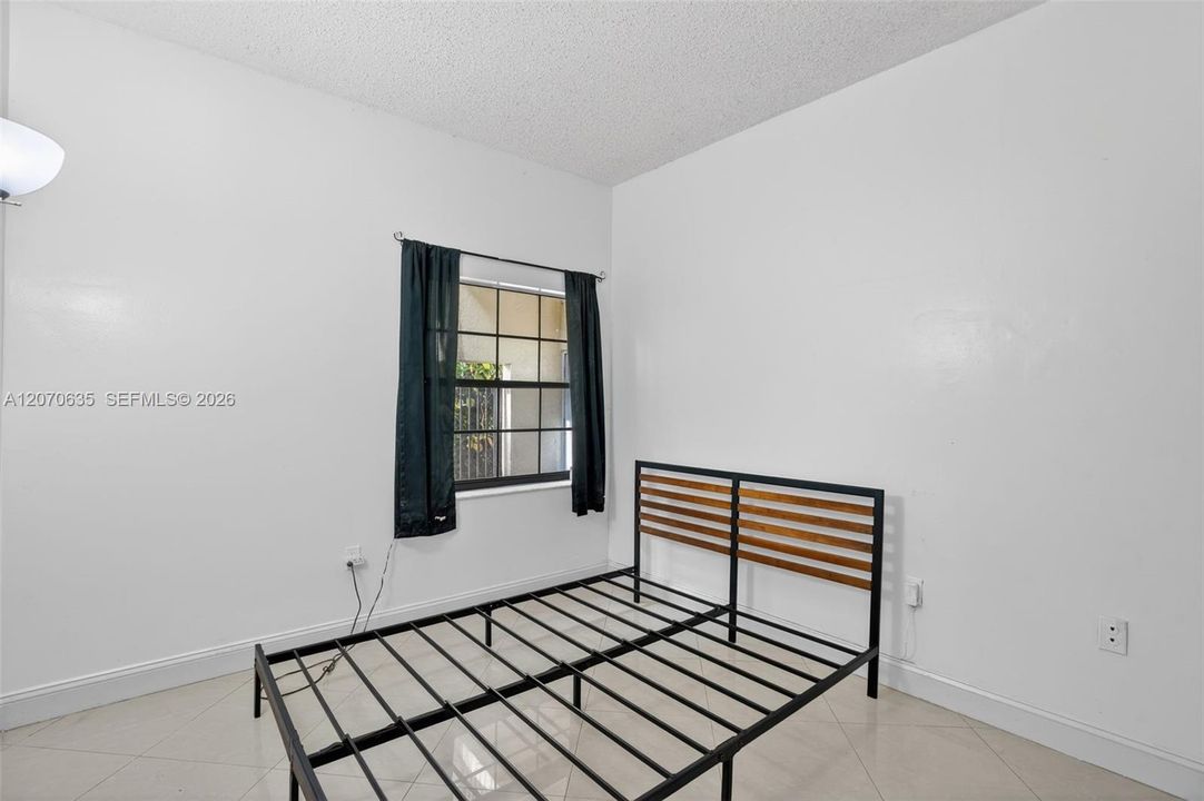 For Sale: $320,000 (3 beds, 2 baths, 1233 Square Feet)