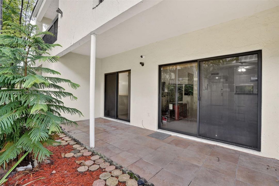 For Sale: $320,000 (3 beds, 2 baths, 1233 Square Feet)