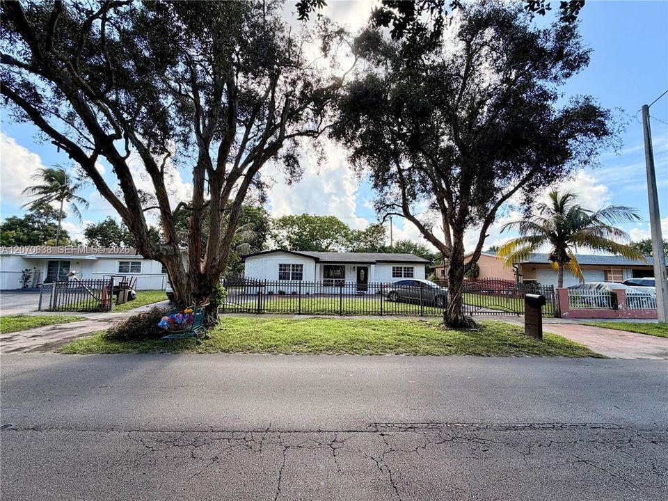 For Rent: $3,495 (3 beds, 2 baths, 1671 Square Feet)