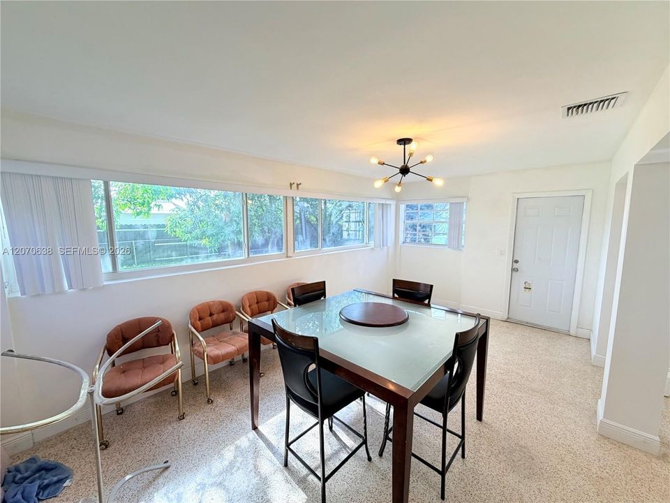 For Rent: $3,495 (3 beds, 2 baths, 1671 Square Feet)