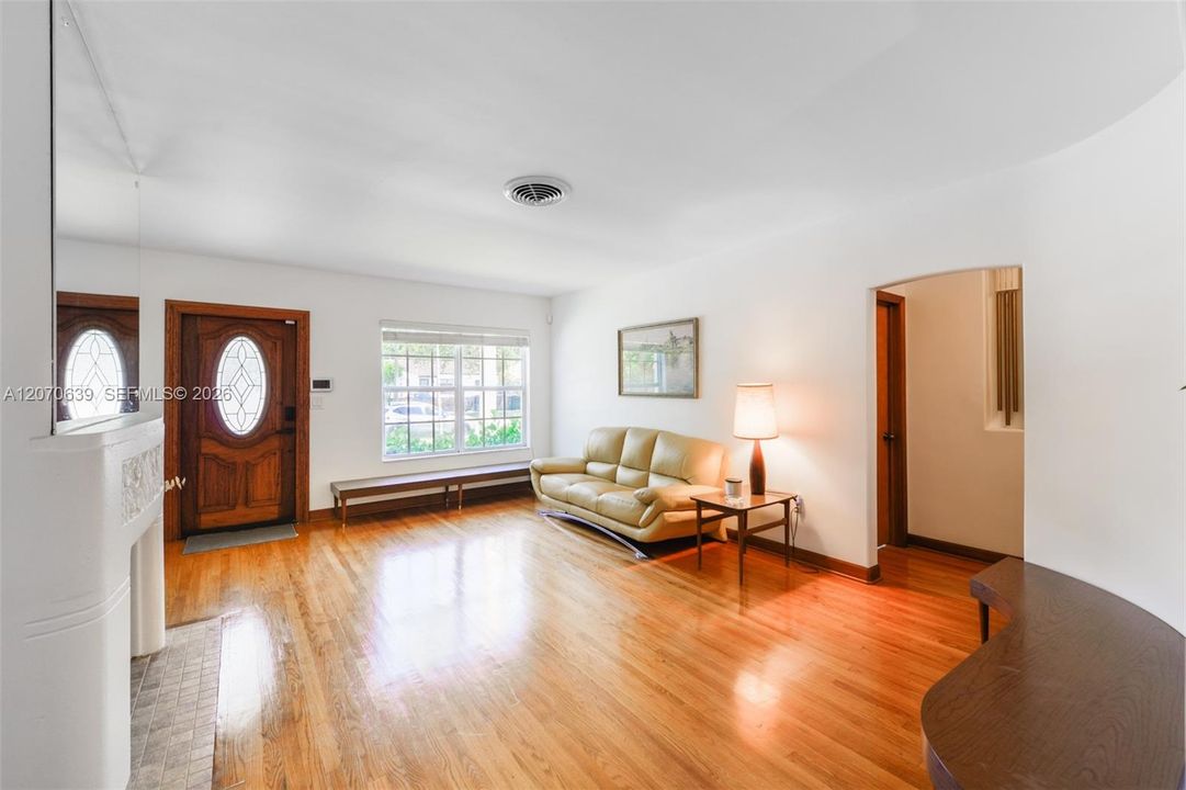 В аренду: $6,500 (3 спален, 2 ванн, 1845 Квадратных фут)