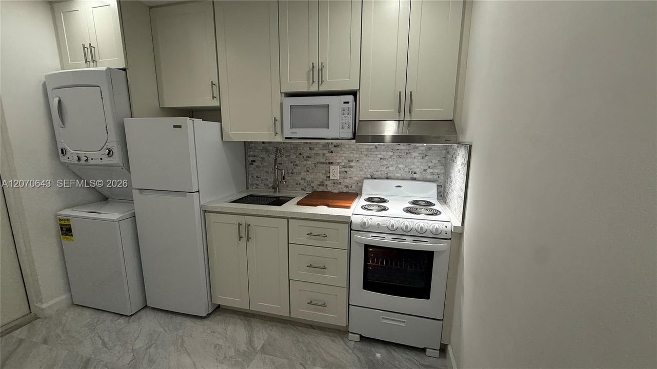 For Rent: $1,850 (1 beds, 1 baths, 1946 Square Feet)