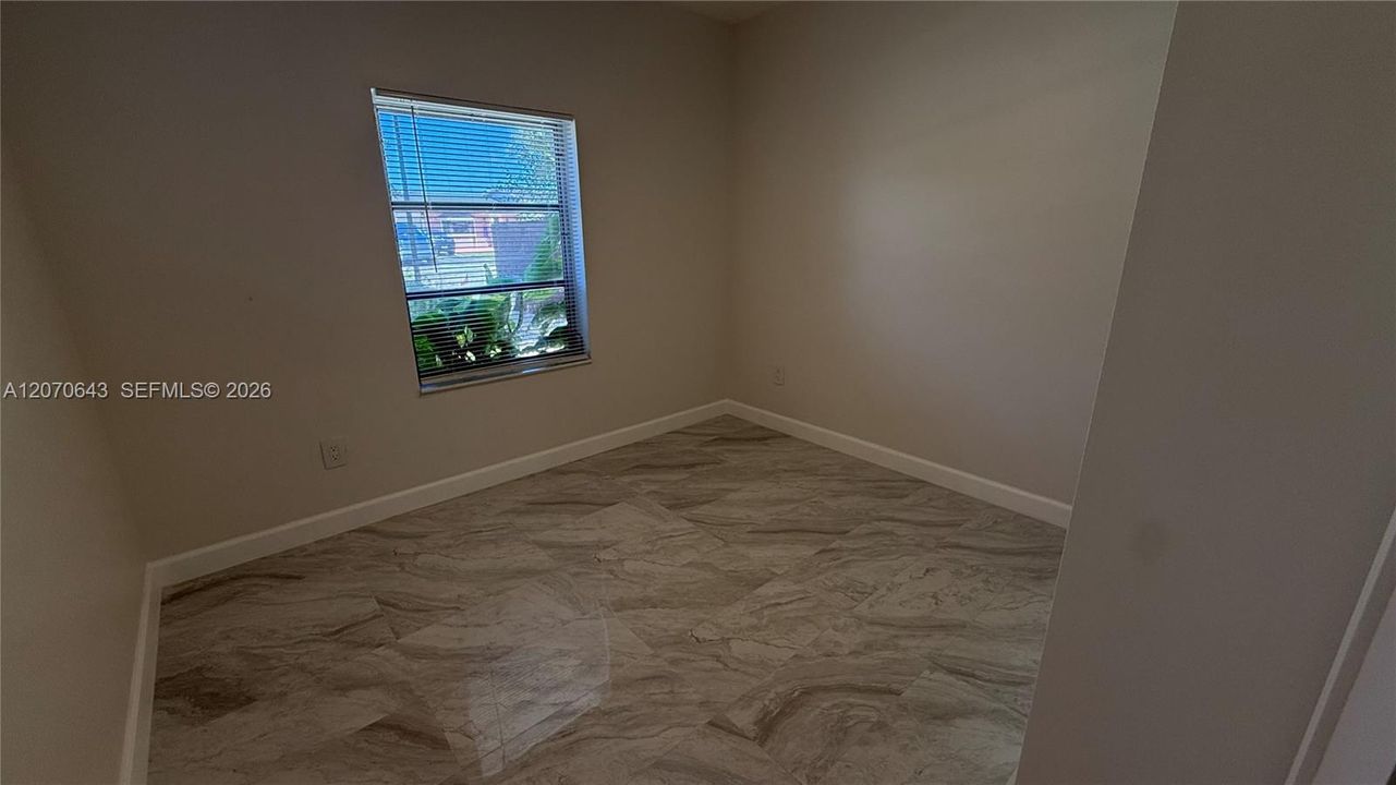 For Rent: $1,850 (1 beds, 1 baths, 1946 Square Feet)