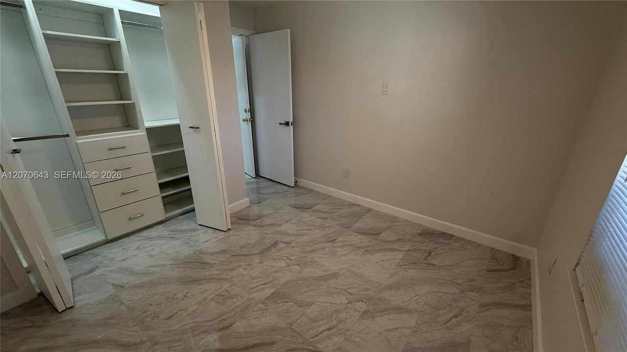 For Rent: $1,850 (1 beds, 1 baths, 1946 Square Feet)