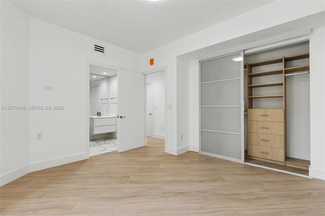 В аренду: $15,000 (3 спален, 3 ванн, 2470 Квадратных фут)