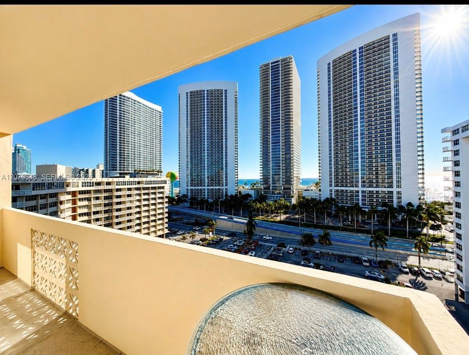 待售: $319,000 (2 贝兹, 2 浴室, 1360 平方英尺)