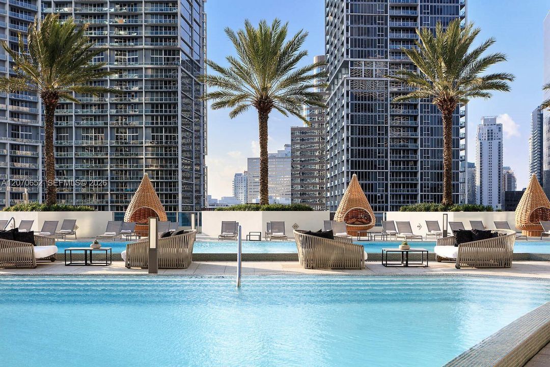For Rent: $11,000 (2 beds, 3 baths, 1489 Square Feet)
