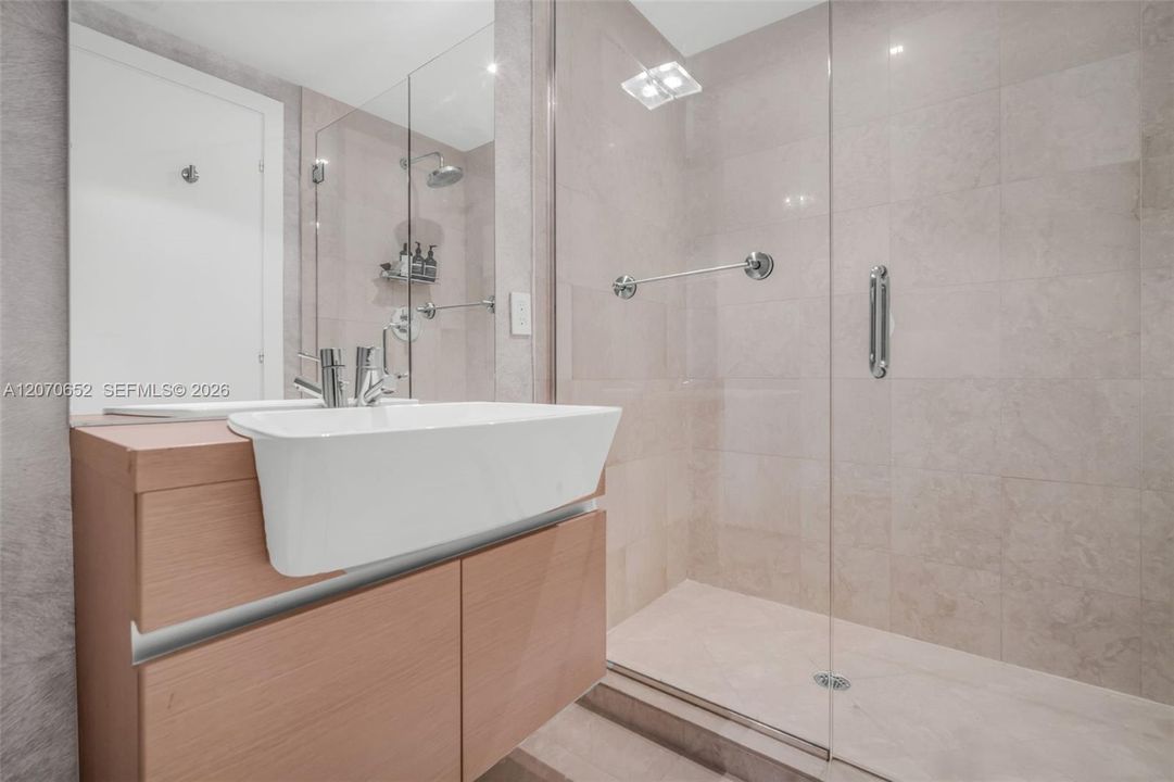 For Rent: $11,000 (2 beds, 3 baths, 1489 Square Feet)